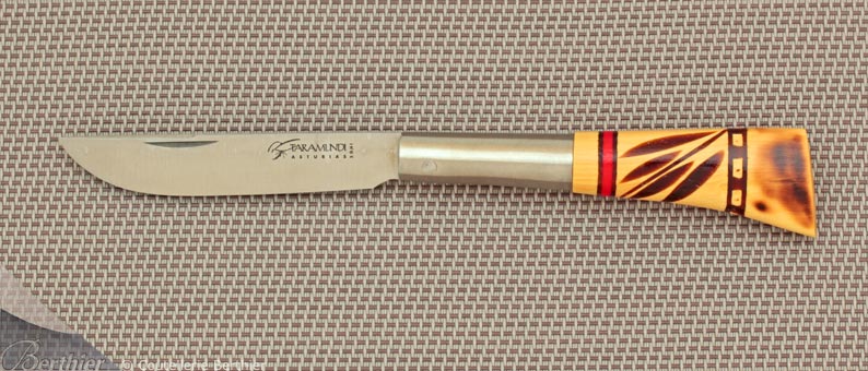 Couteau pliant Taramundi manche décoré motif bouquet rouge ref.049R1