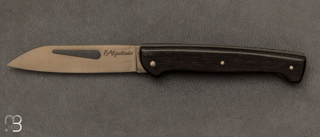 Aquitain knife ebony handle and schackle key