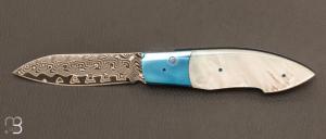 Couteau  "  Button-lock " custom par Roberto Ottonello - Nacre blanche et lame damas VG10