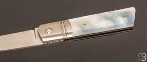    Couteau " Gentleman " custom de Stéphane Sagric - Nacre blanche et RWL-34