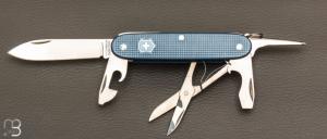 Couteau suisse Victorinox " Pioneer X Alox Édition Limitée 2026 - Glacial Blue " 0.8231.L26
