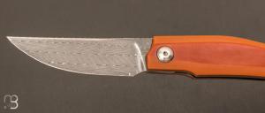   Couteau  "  SHUT 180 " par Thierry Savidan - Micarta butterscotch et lame damas Vegas Forge