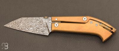   Couteau  "  Warthog Mid-Tech " pièce unique - Collaboration Torpen et Maxknives - Anodisation or et Damasteel DS93X "rose"