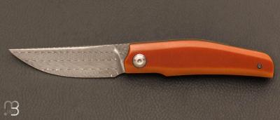   Couteau  "  SHUT 180 " par Thierry Savidan - Micarta butterscotch et lame damas Vegas Forge