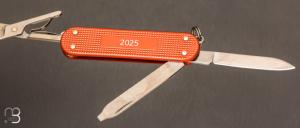    Couteau suisse Victorinox " Classic Alox Édition Limitée 2025 - Stone Red  " 0.6221.L25